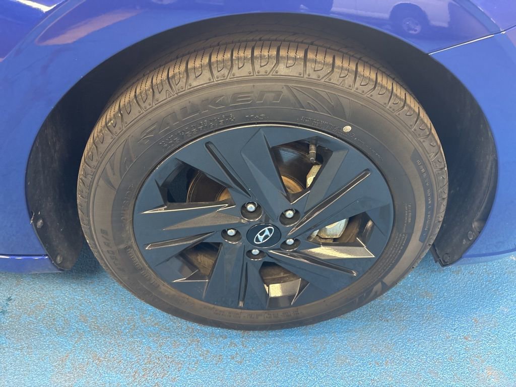 Used 2023 Hyundai Elantra SEL image 3