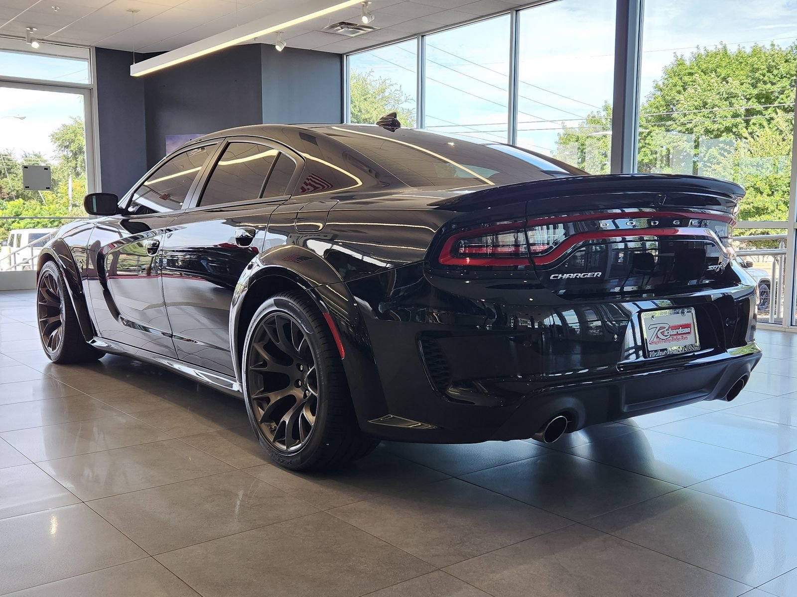 Used 2022 Dodge Charger SRT Hellcat w/ Harman/Kardon Audio Group RWD image 4