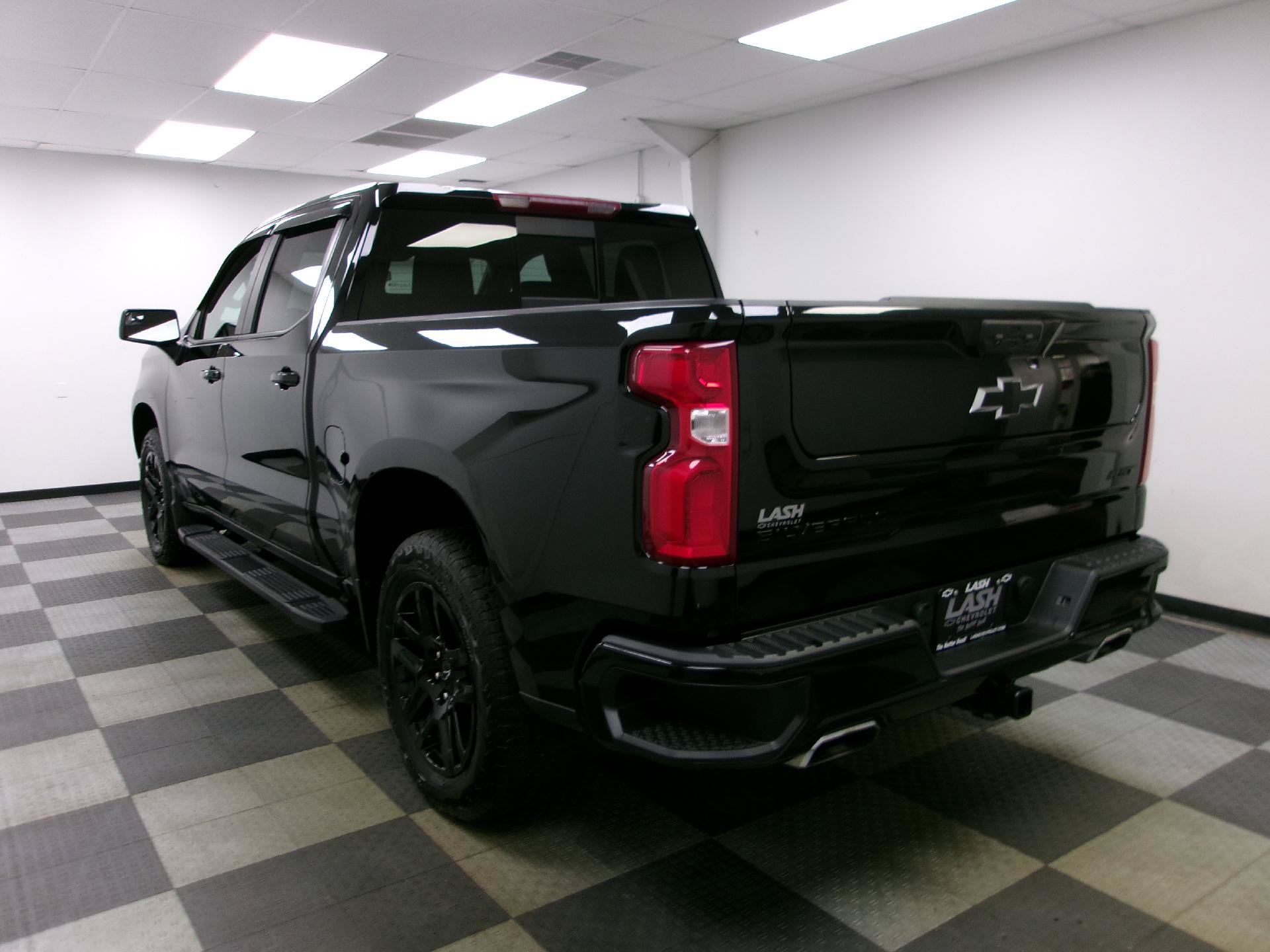 Used 2024 Chevrolet Silverado 1500 RST w/ Convenience Package II AWD/4WD image 2
