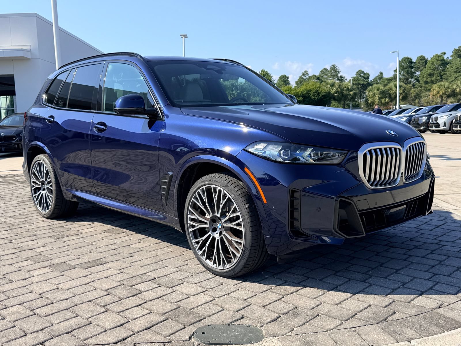 Used 2025 BMW X5 xDrive40i w/ M Sport Package AWD/4WD image 7