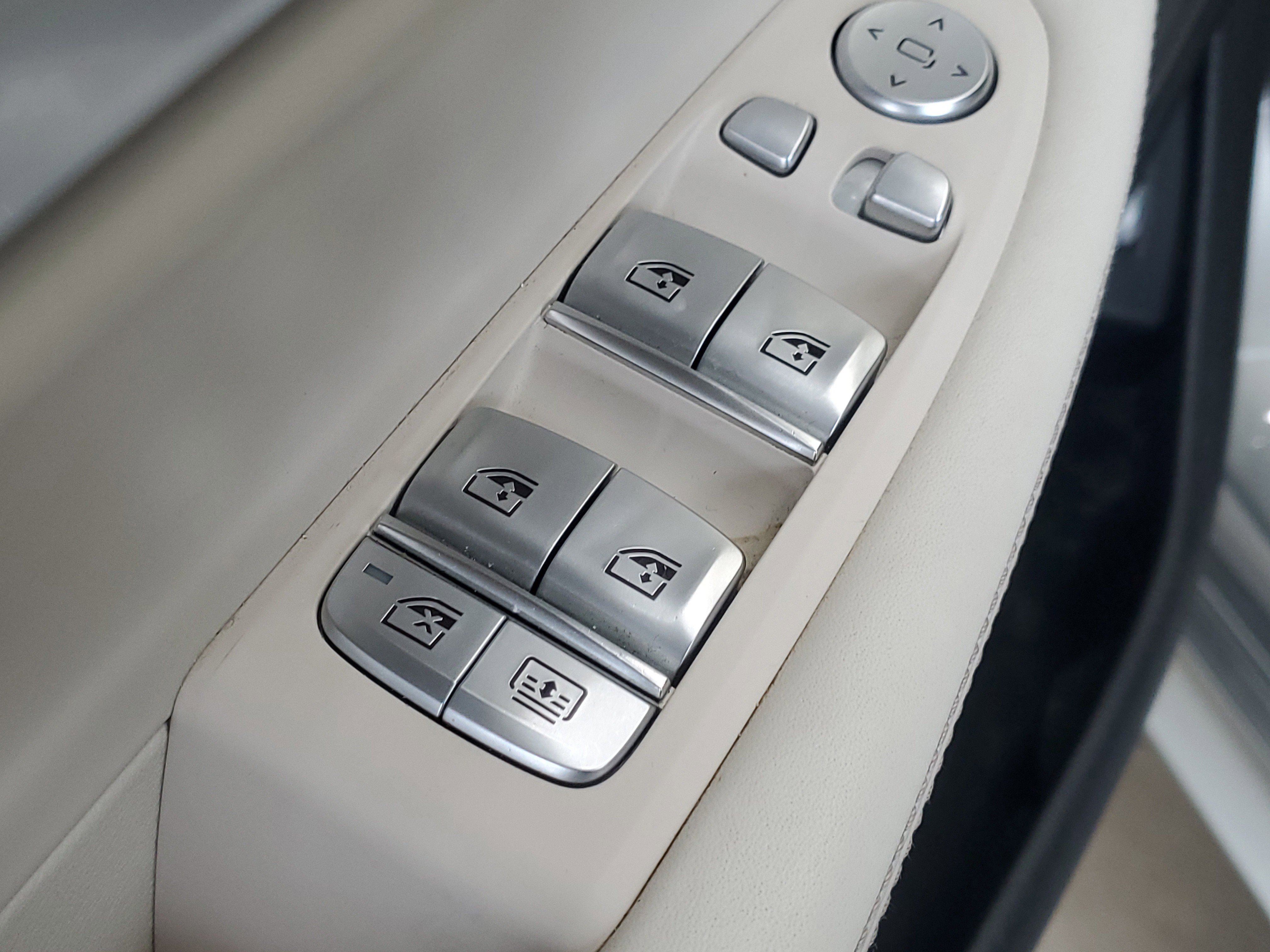 Used 2022 BMW 750i xDrive w/ Executive Package AWD/4WD image 18