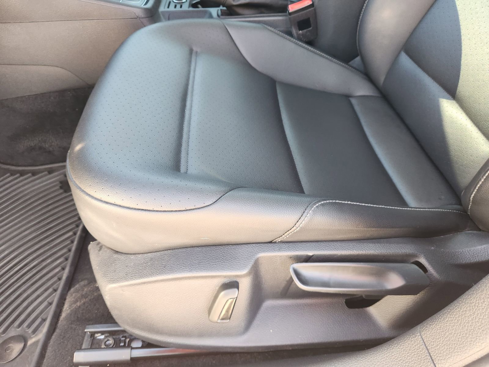 Used 2021 Volkswagen Golf 4-Door image 25