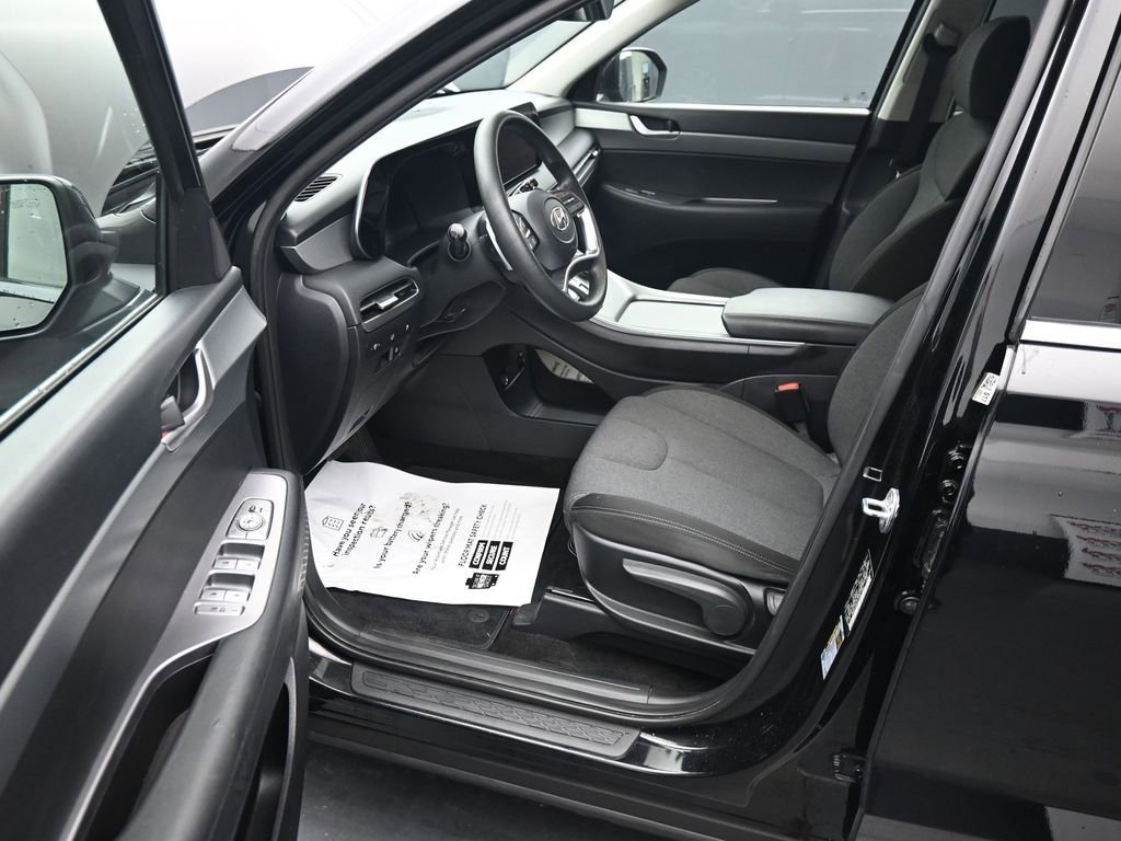 Used 2023 Hyundai Palisade SE w/ Cargo Package image 15