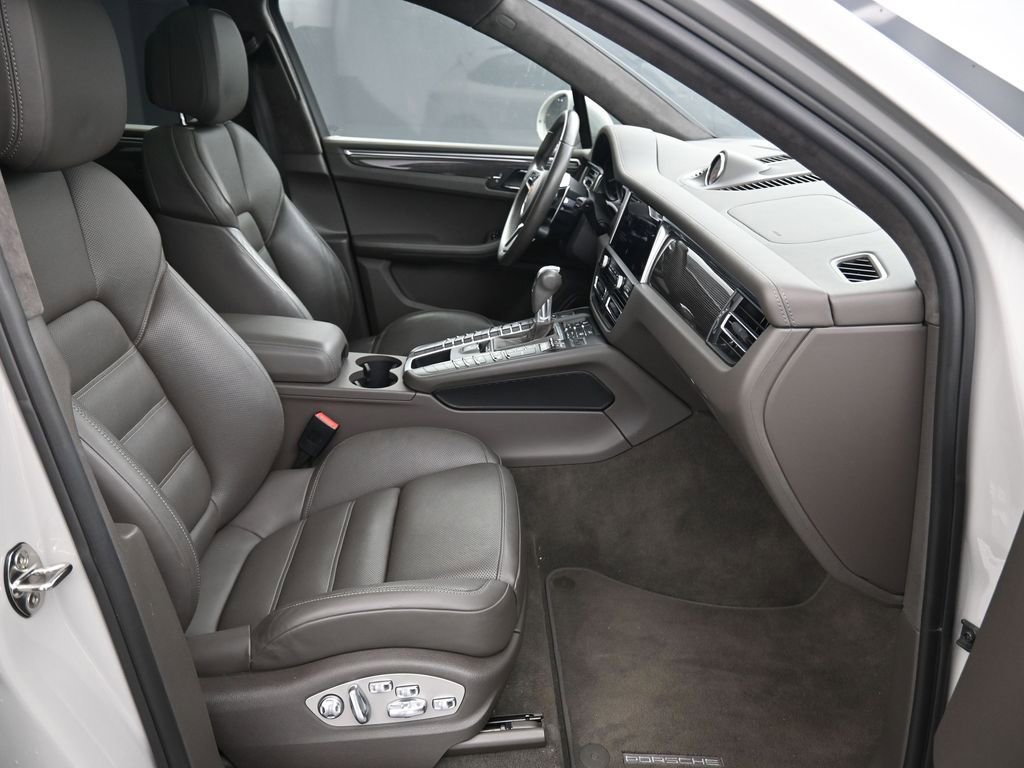Certified 2021 Porsche Macan Turbo image 29
