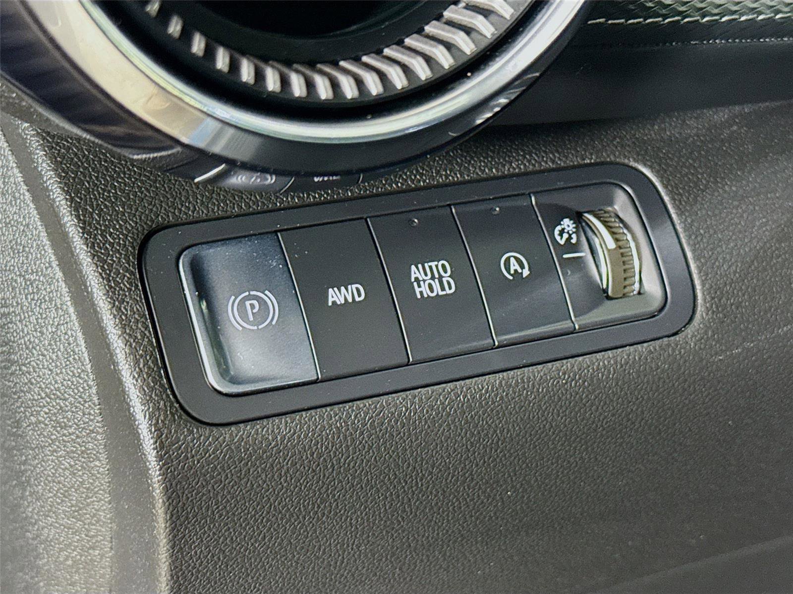 Used 2025 Chevrolet Equinox LT w/ Safety and Technology Package image 12