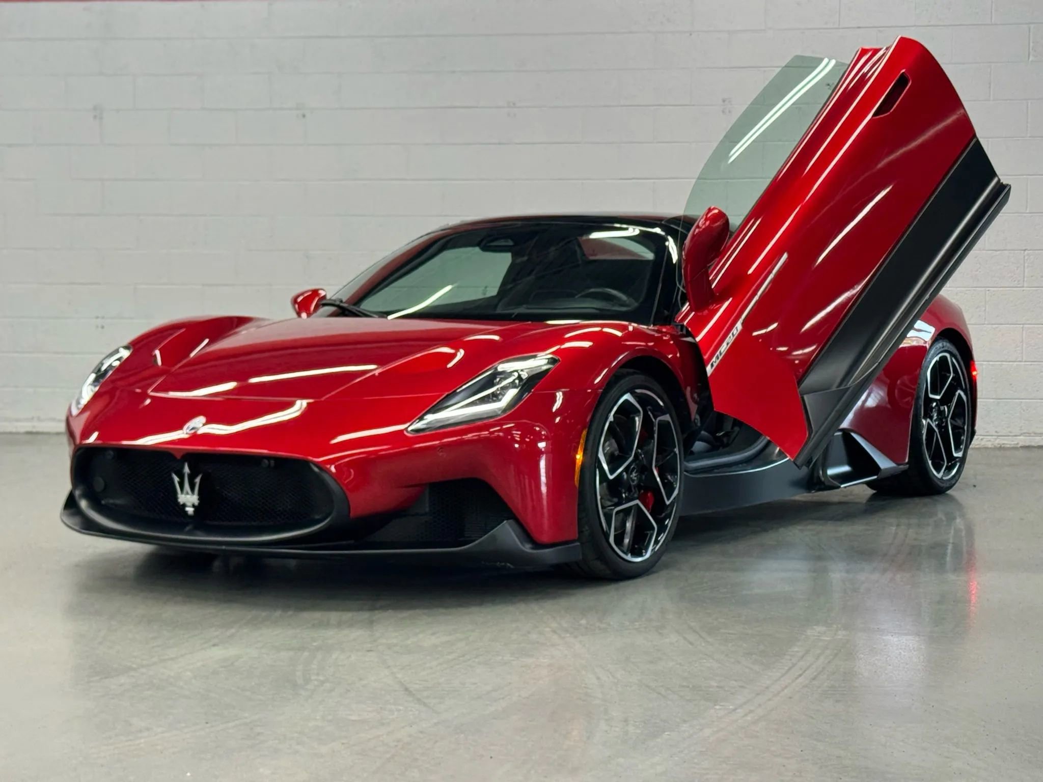 Used 2023 Maserati MC20 Spyder image 6