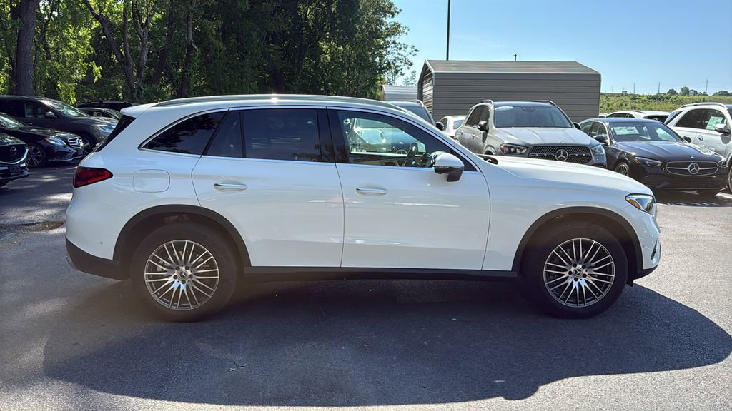 Used 2025 Mercedes-Benz GLC 300 4MATIC image 3