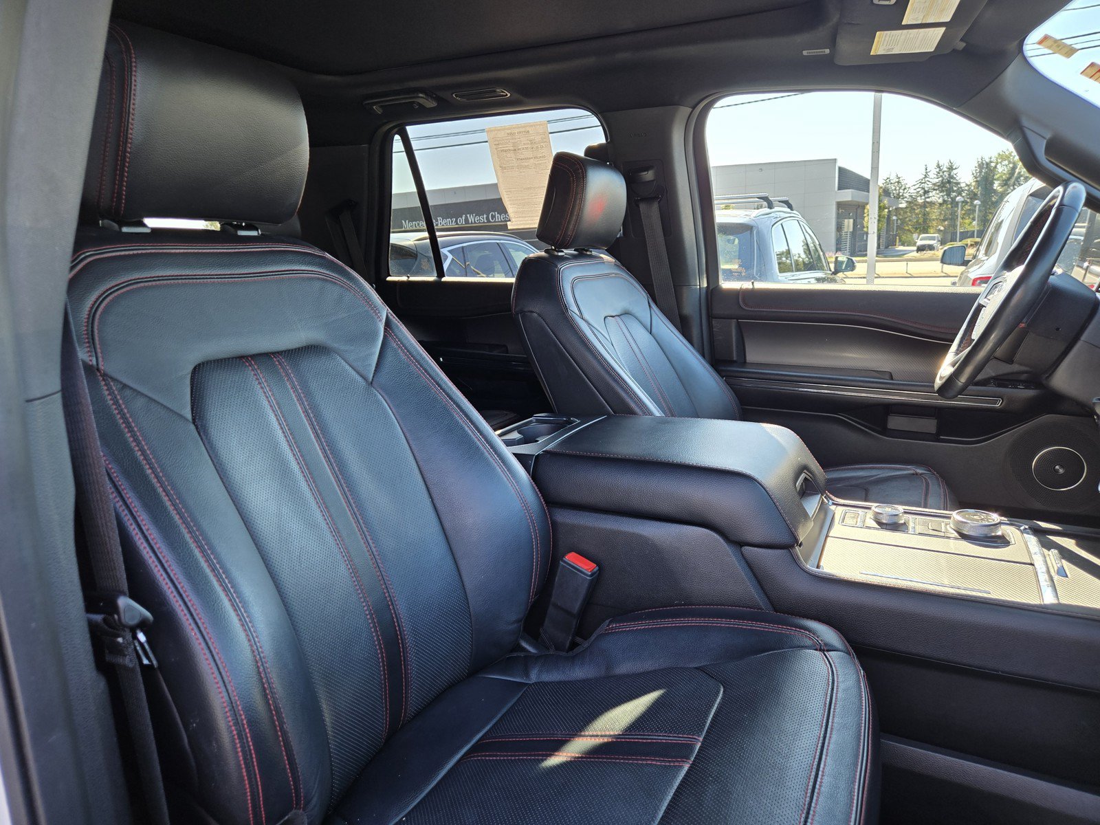Used 2019 Ford Expedition Limited w/ Equipment Group 303A AWD/4WD image 16