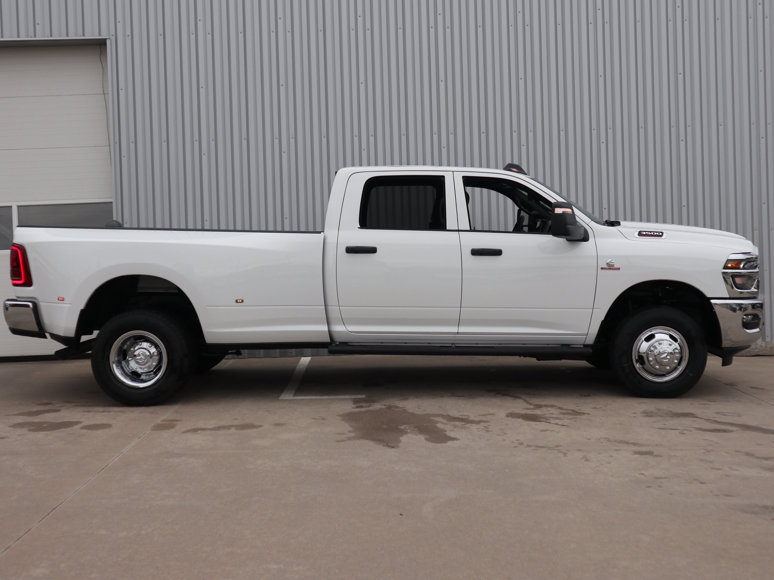 New 2026 RAM 3500 Tradesman AWD/4WD image 4