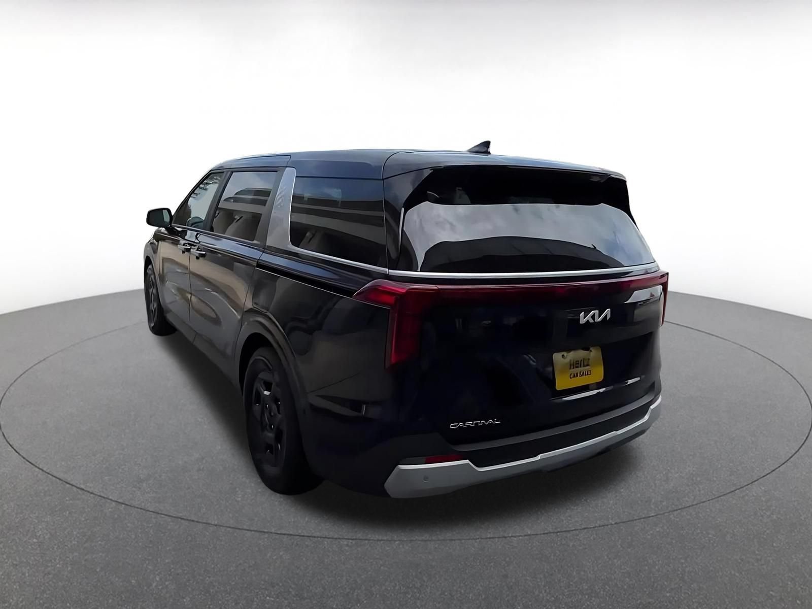 Used 2026 Kia Carnival FWD image 10