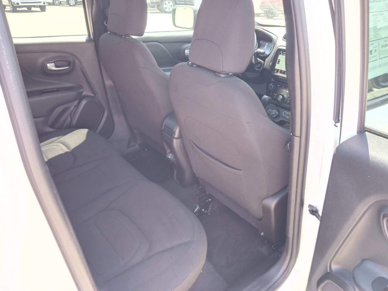 Used 2022 Jeep Renegade Latitude image 10