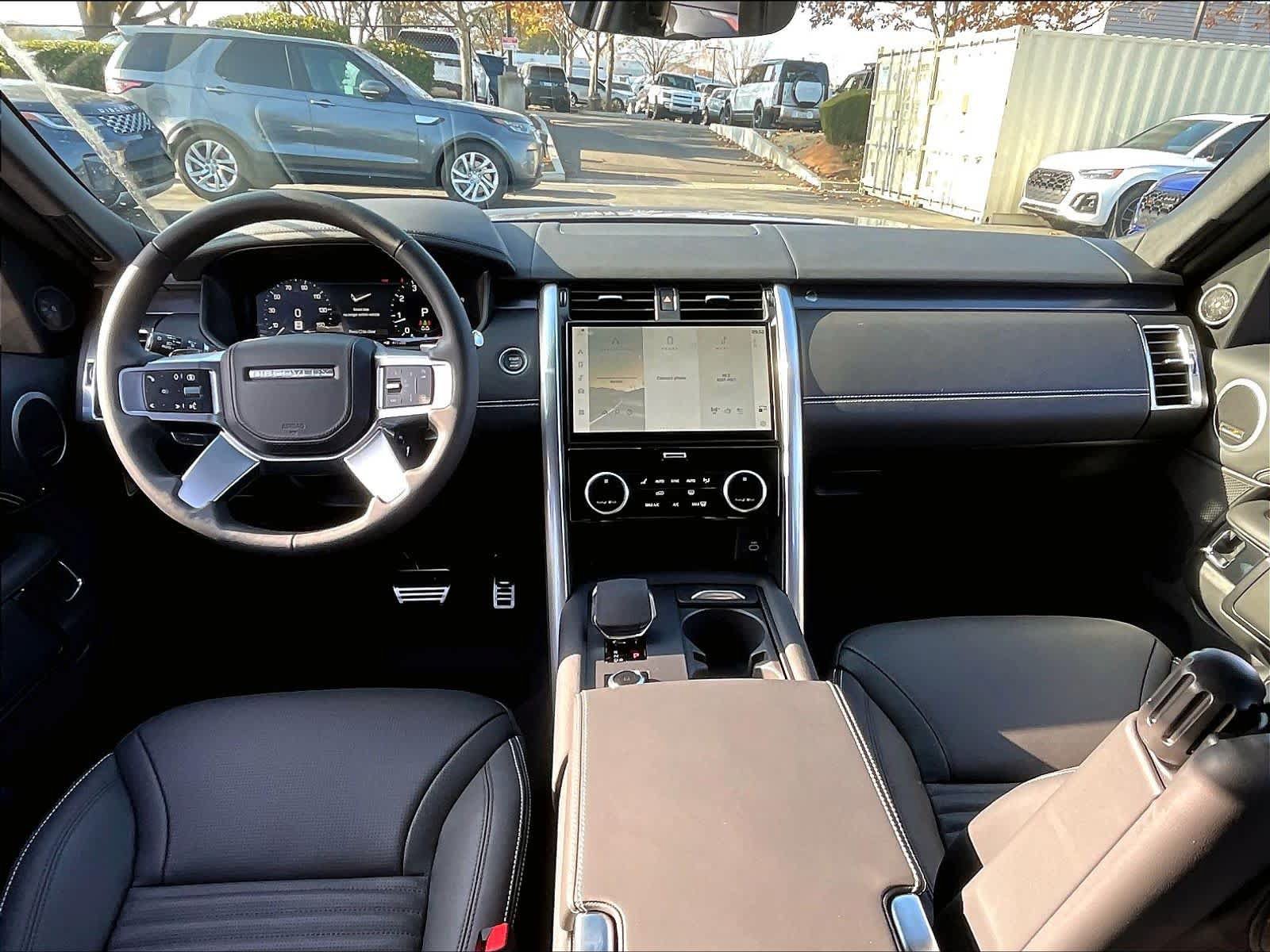 New 2025 Land Rover Discovery Metropolitan Edition AWD/4WD image 7