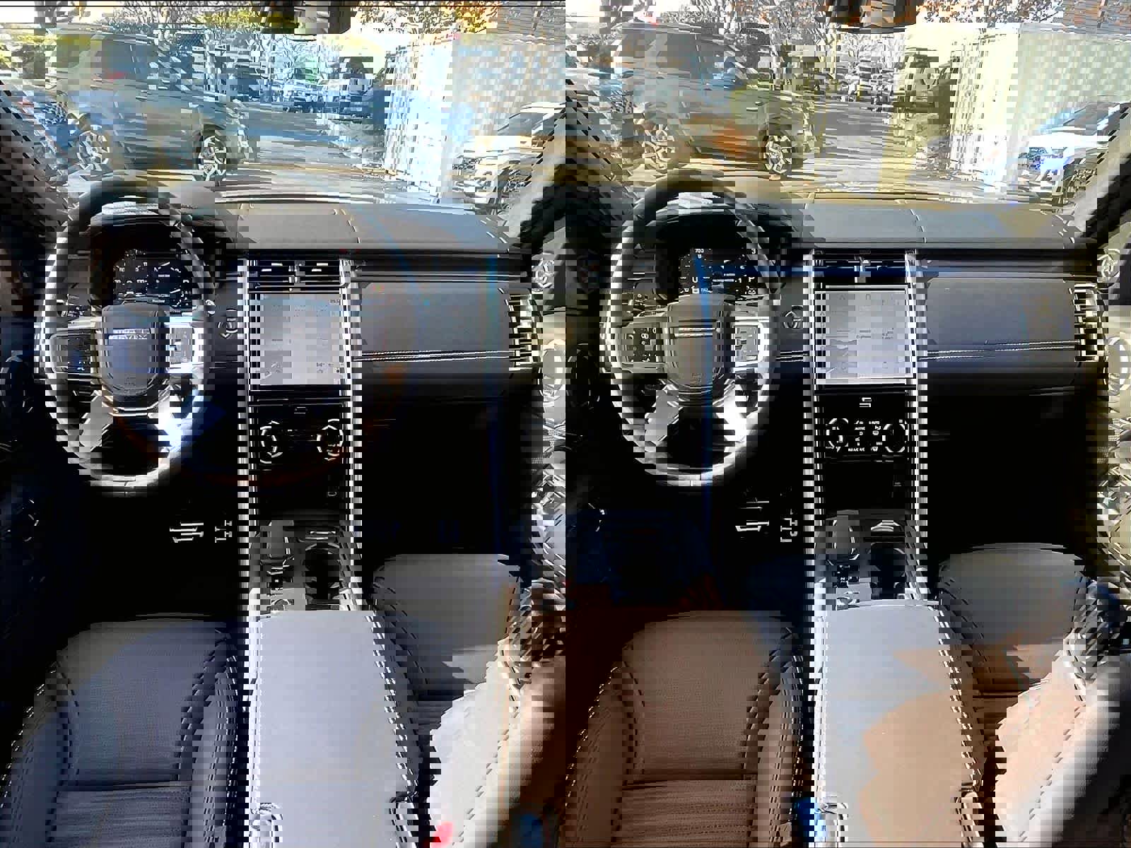 New 2025 Land Rover Discovery Metropolitan Edition image 7