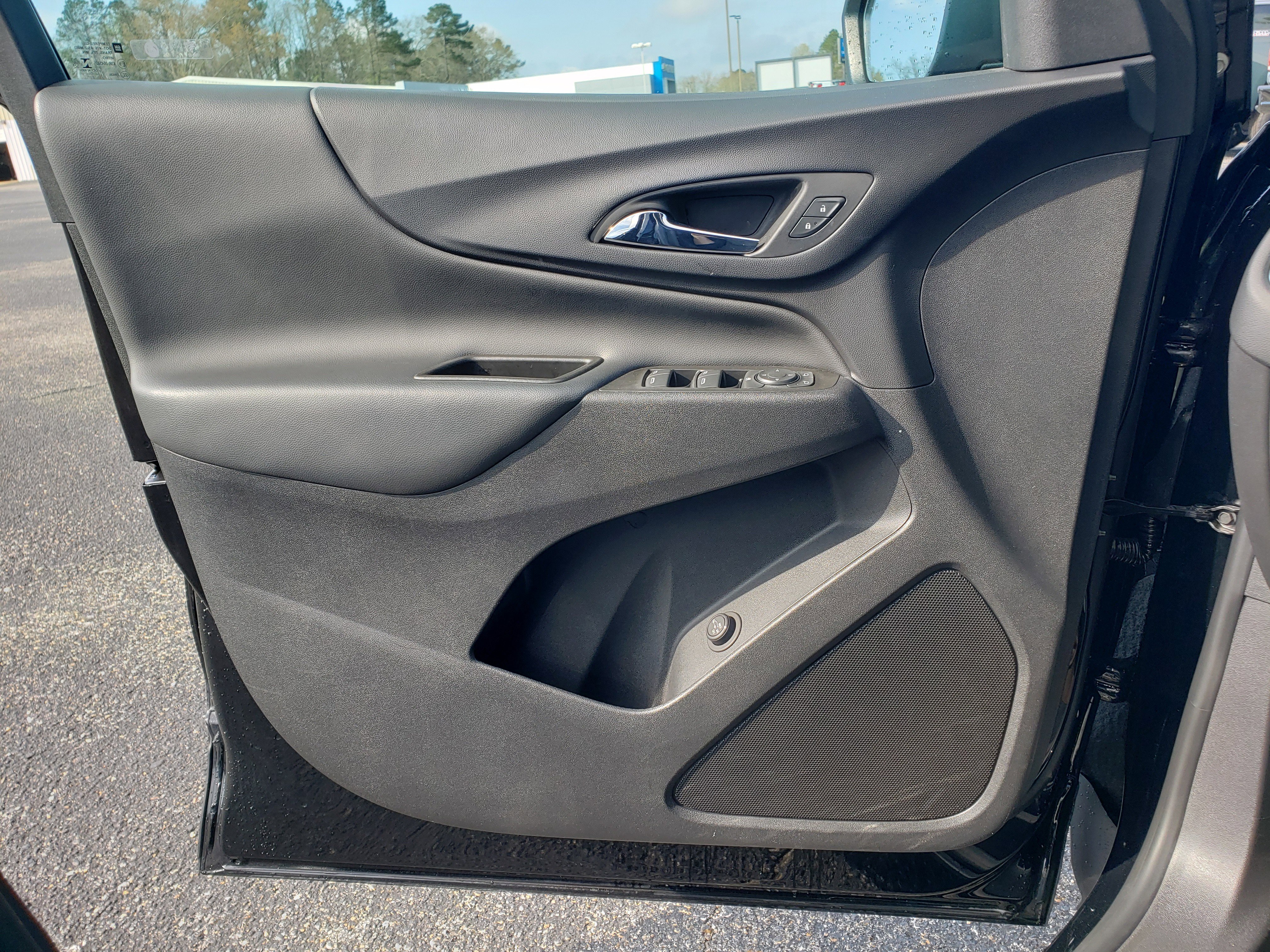 Used 2022 Chevrolet Equinox LT w/ Driver Convenience Package image 13