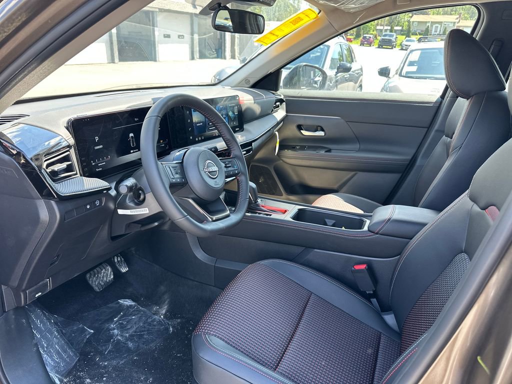 New 2026 Nissan Kicks SR w/ Cold Weather Package FWD image 9