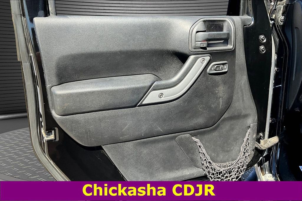 Used 2016 Jeep Wrangler Unlimited Rubicon w/ Connectivity Group image 18