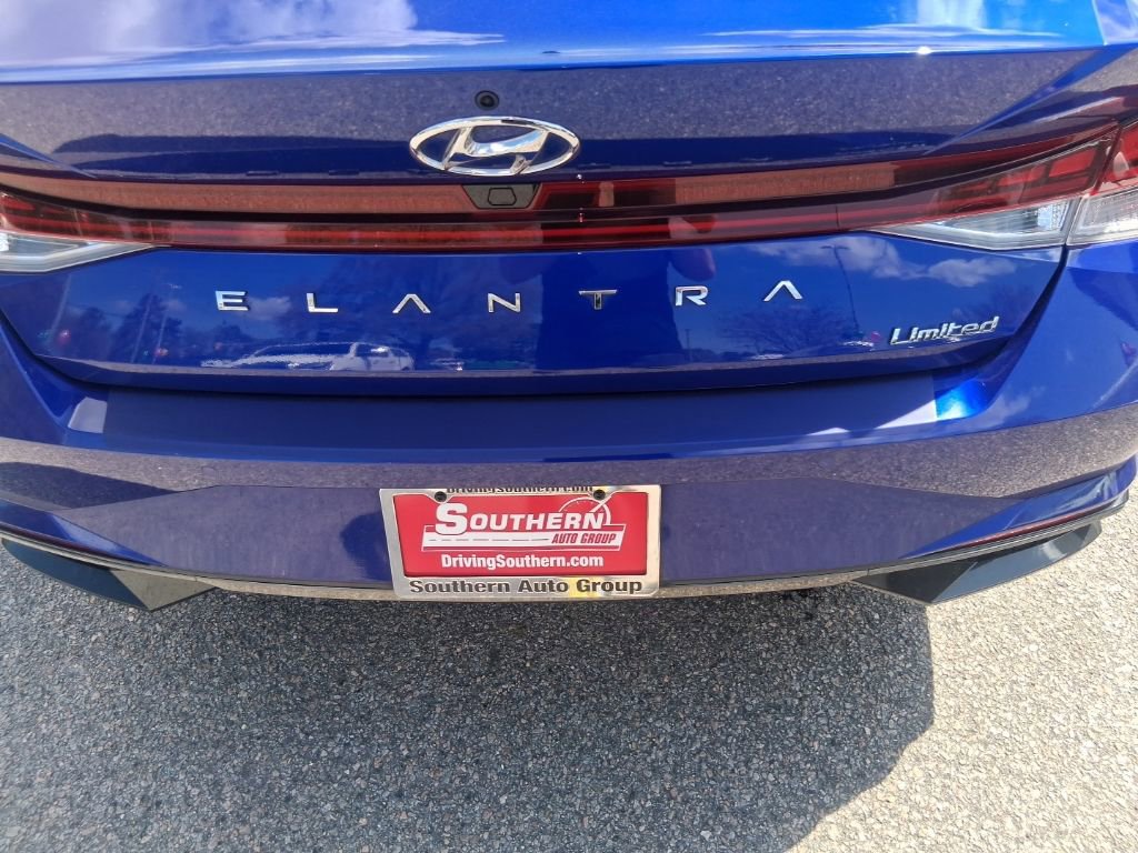 Used 2022 Hyundai Elantra Limited w/ Winter Weather Package image 11