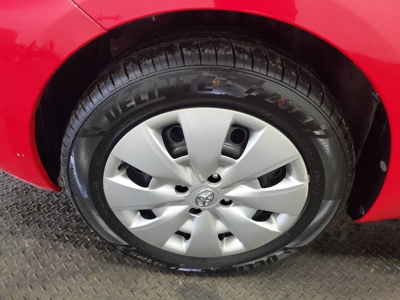 Used 2010 Toyota Yaris 2-Door Hatchback FWD image 18