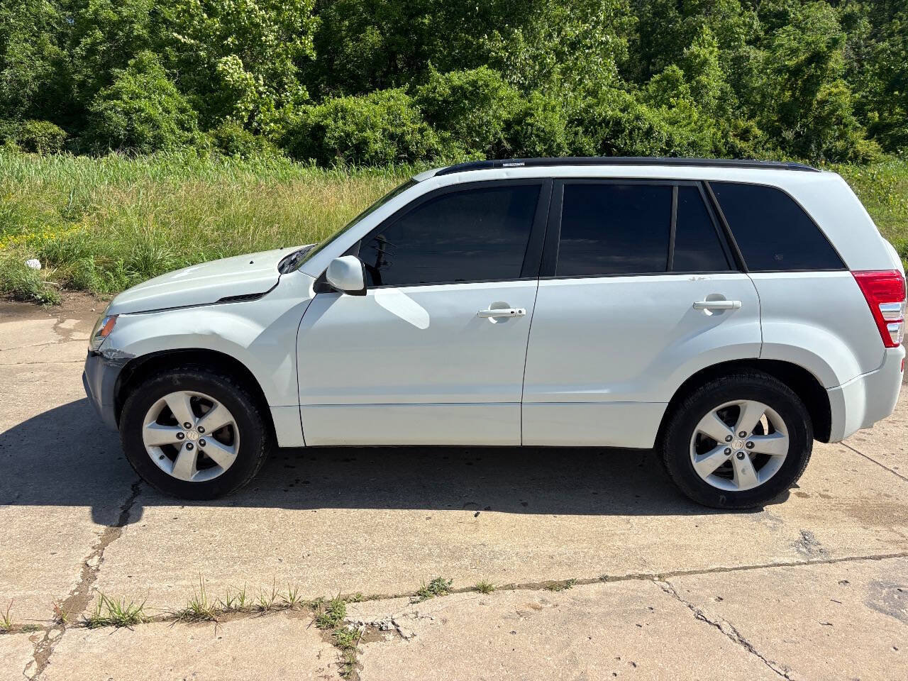 Used 2010 Suzuki Grand Vitara Limited RWD image 2
