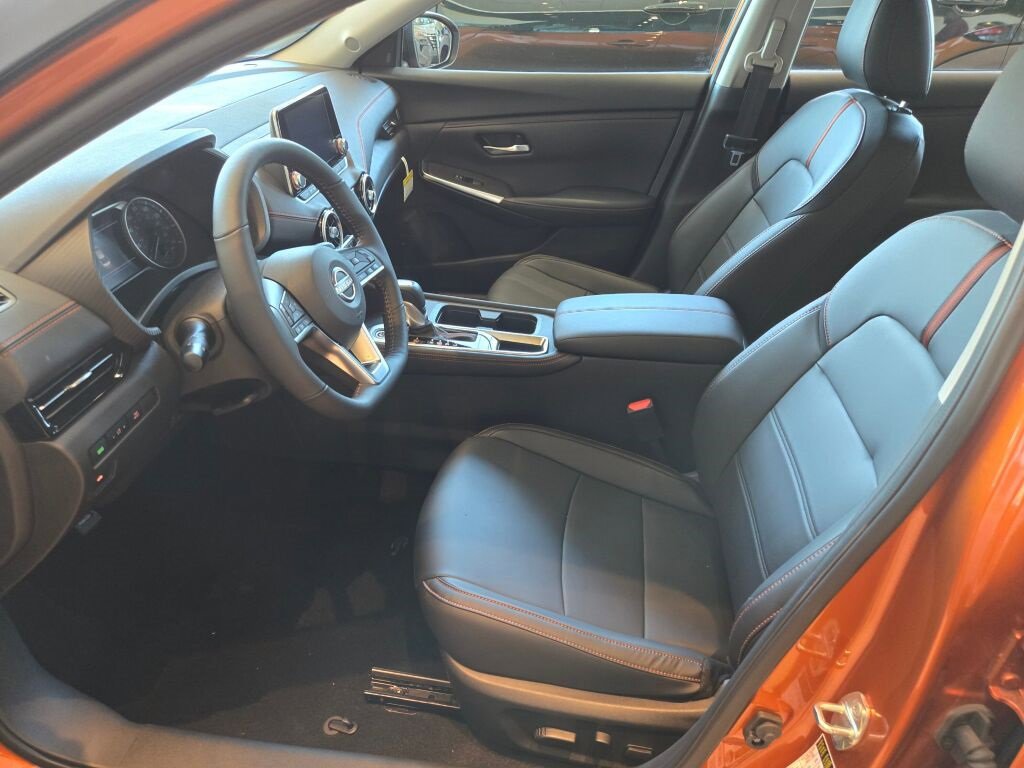 Used 2025 Nissan Sentra SR w/ SR Premium Package image 18