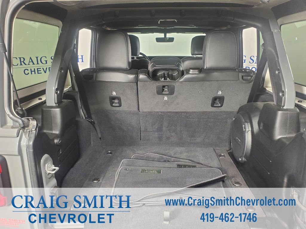 Used 2022 Jeep Wrangler Unlimited Sahara AWD/4WD image 6