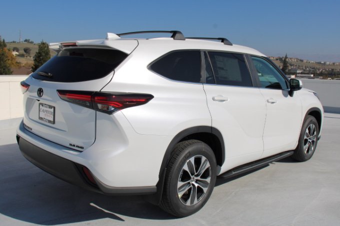 New 2026 Toyota Highlander XLE AWD/4WD image 3