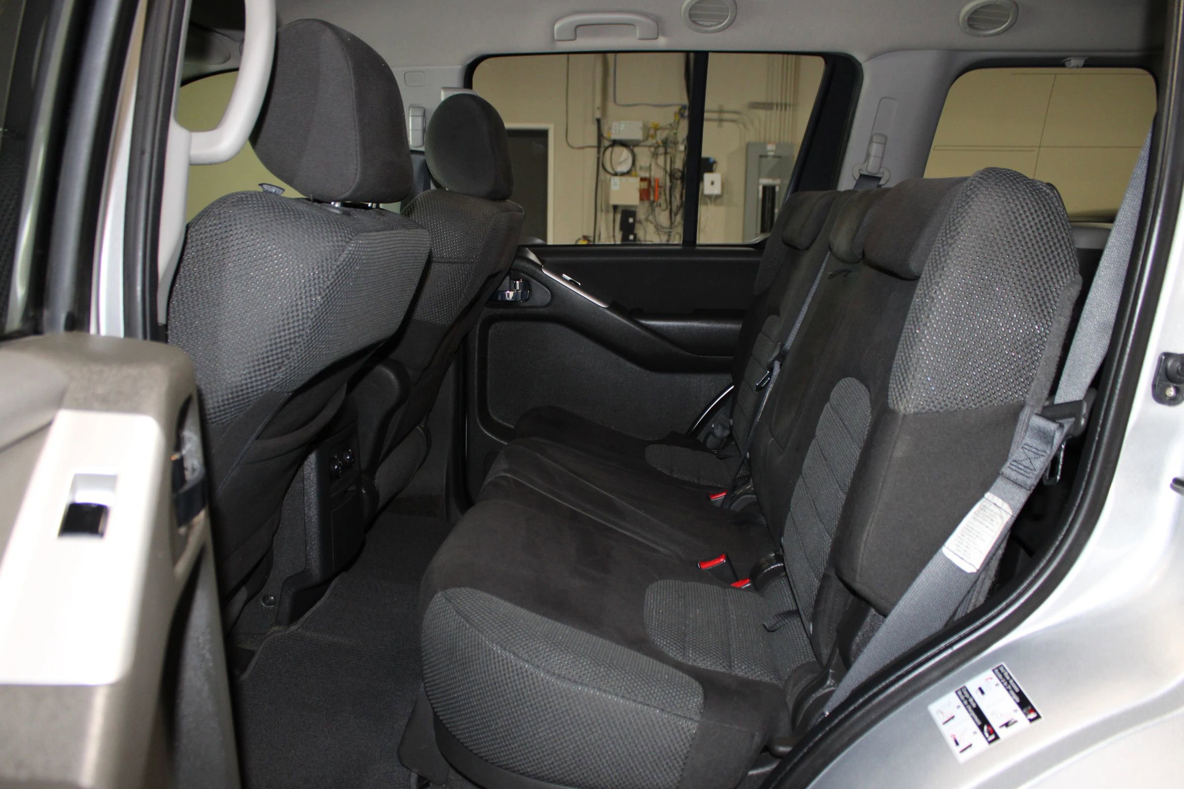 Used 2009 Nissan Pathfinder SE RWD image 24