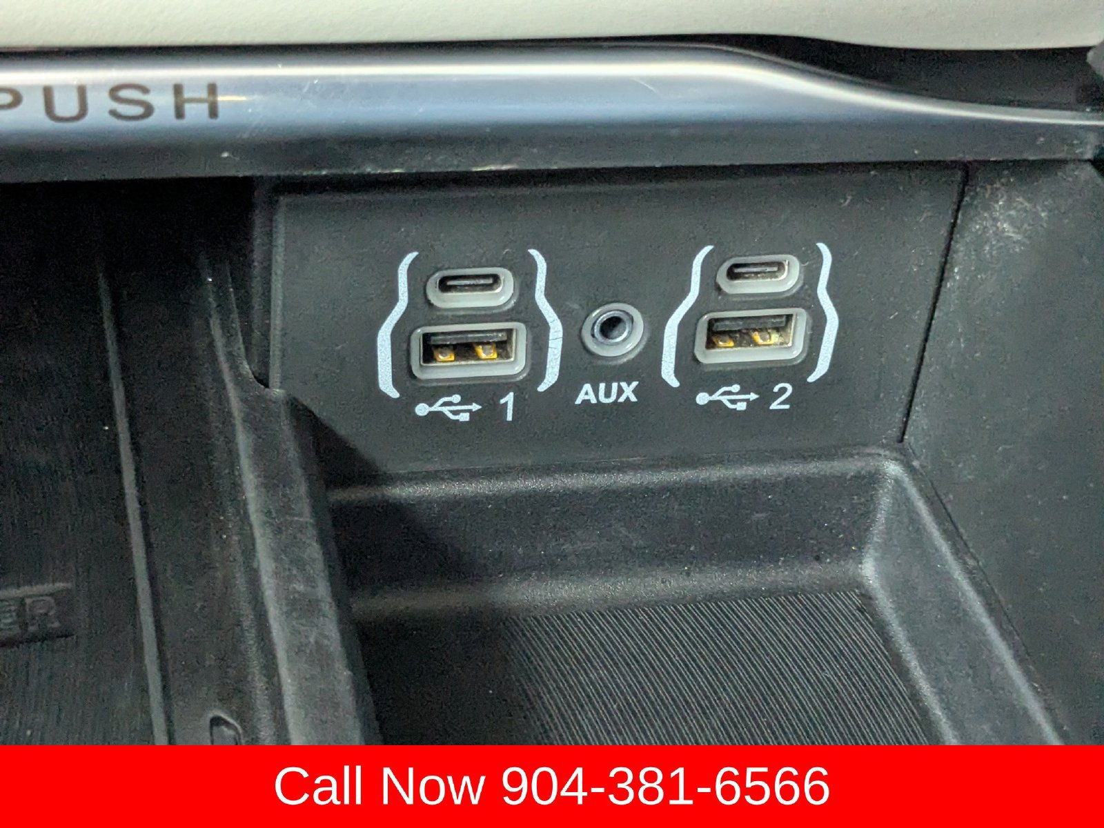 Used 2024 Chrysler Pacifica Limited FWD image 23