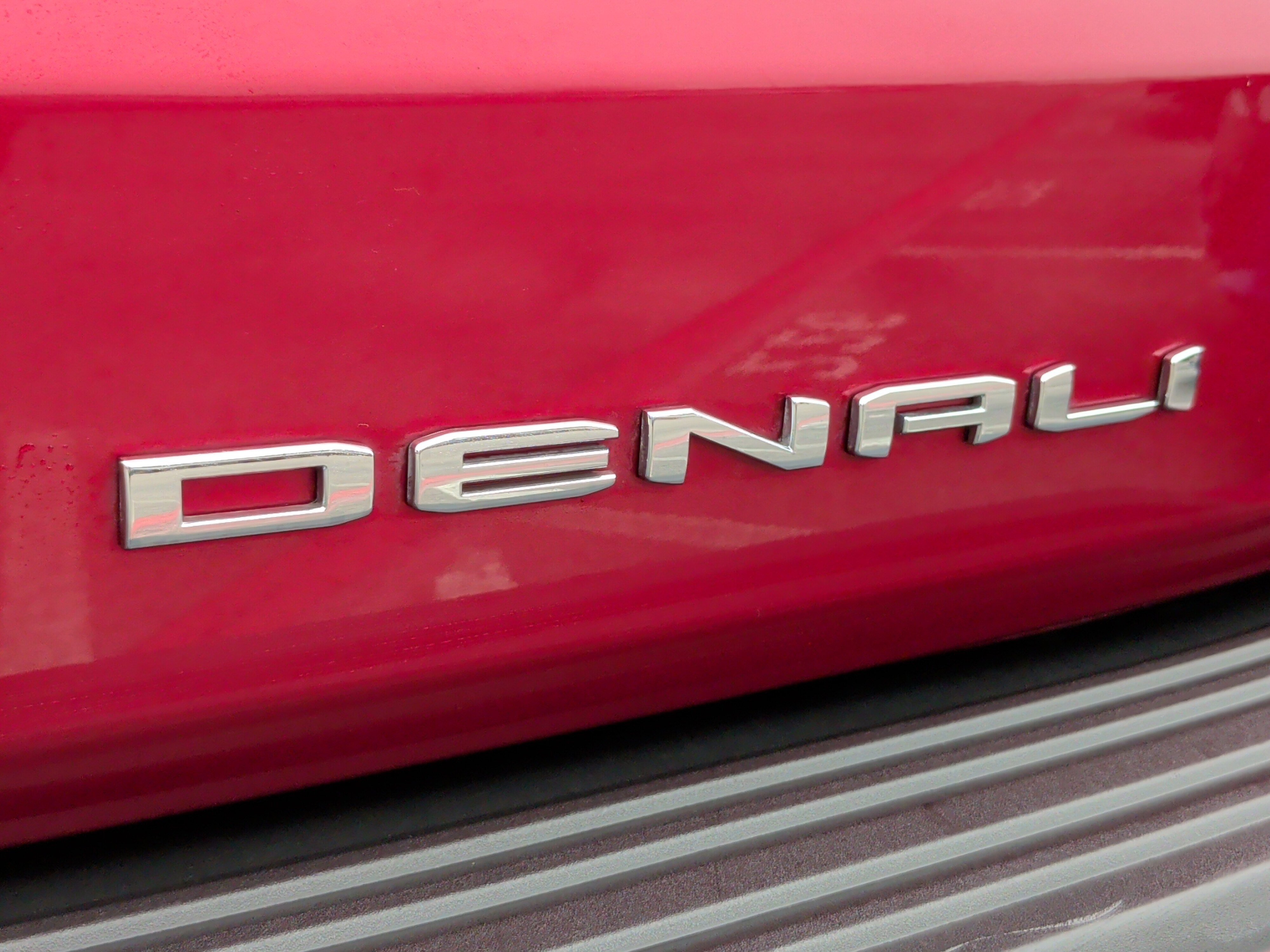 Used 2023 GMC Yukon Denali w/ Advanced Technology Package image 12