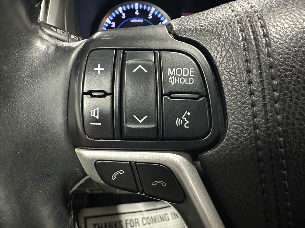 Used 2018 Toyota Highlander Plus w/ Carpet Mat Package (TMS) AWD/4WD image 17
