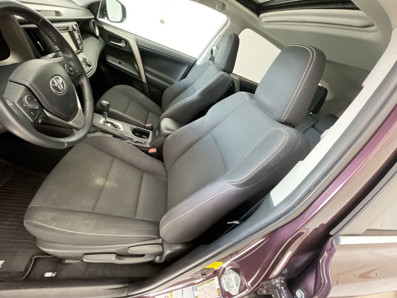 Used 2018 Toyota RAV4 XLE AWD/4WD image 11