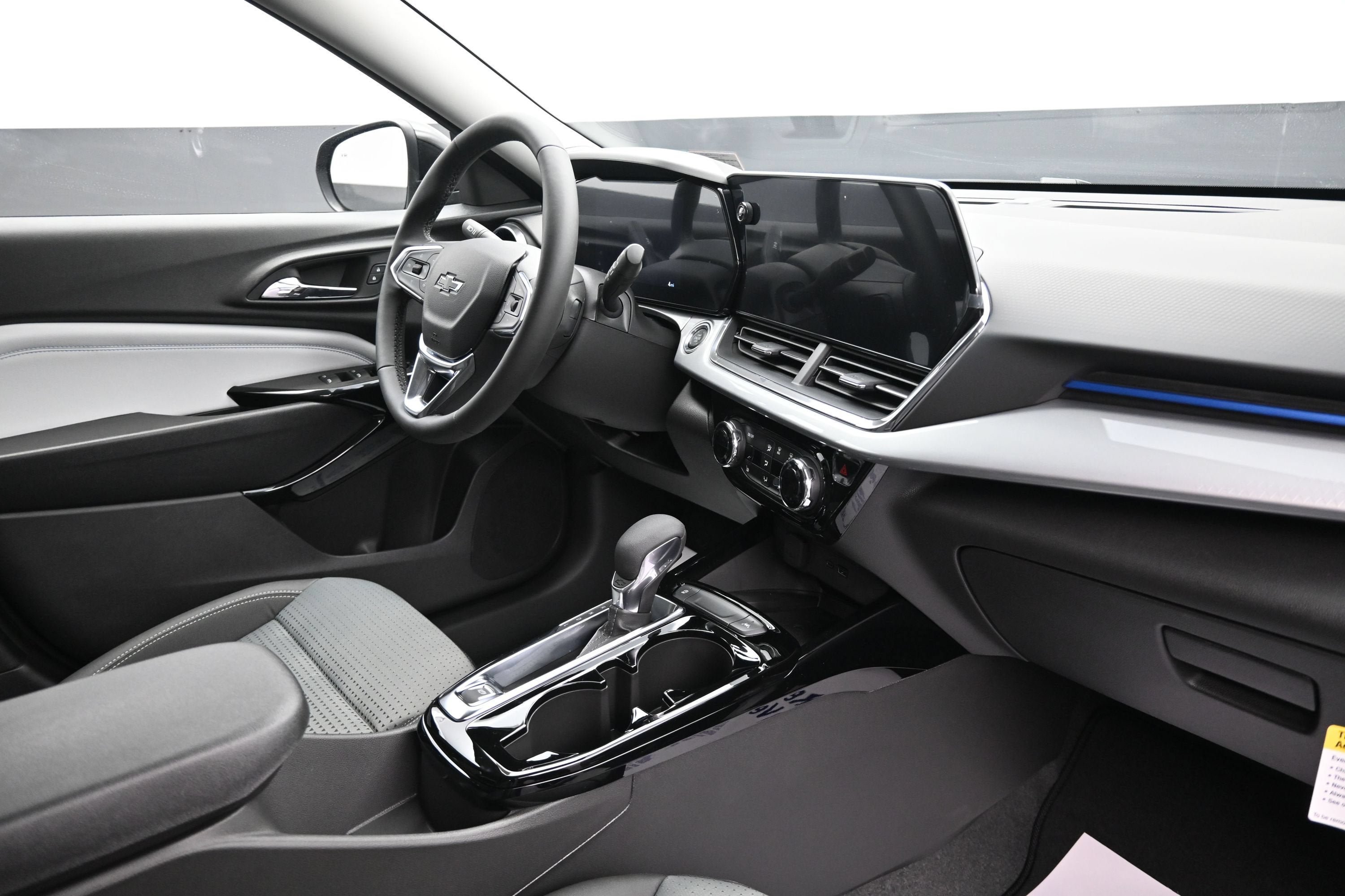 New 2026 Chevrolet Trax LT w/ Sunroof Package FWD image 31