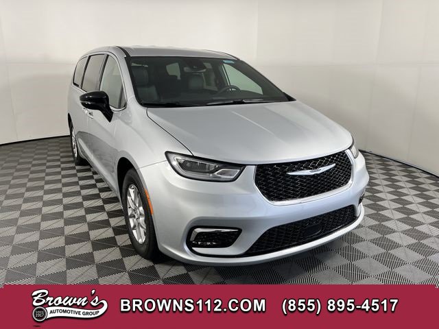 New 2026 Chrysler Pacifica Select image 1