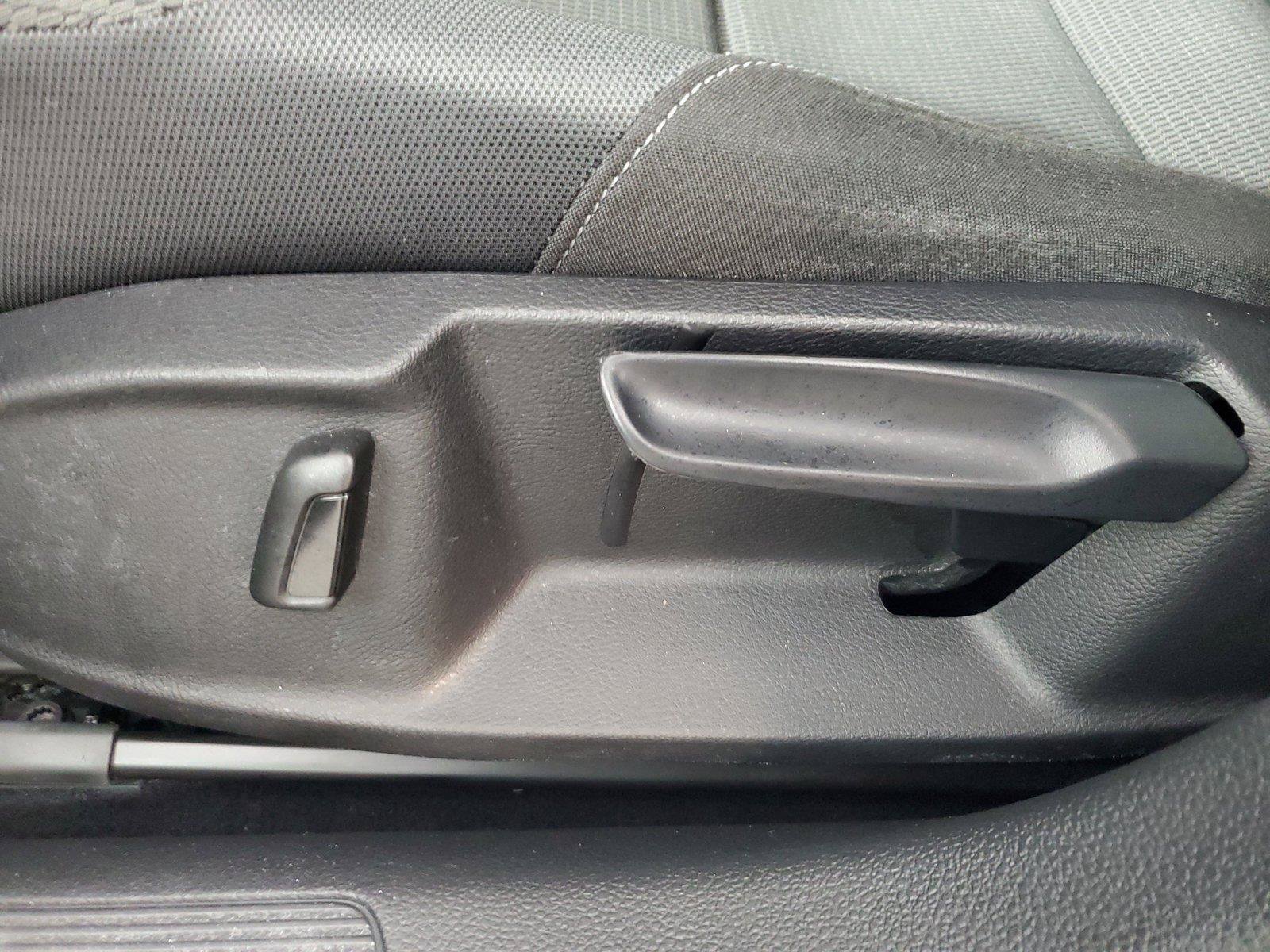Used 2017 Volkswagen Golf 4-Door FWD image 20