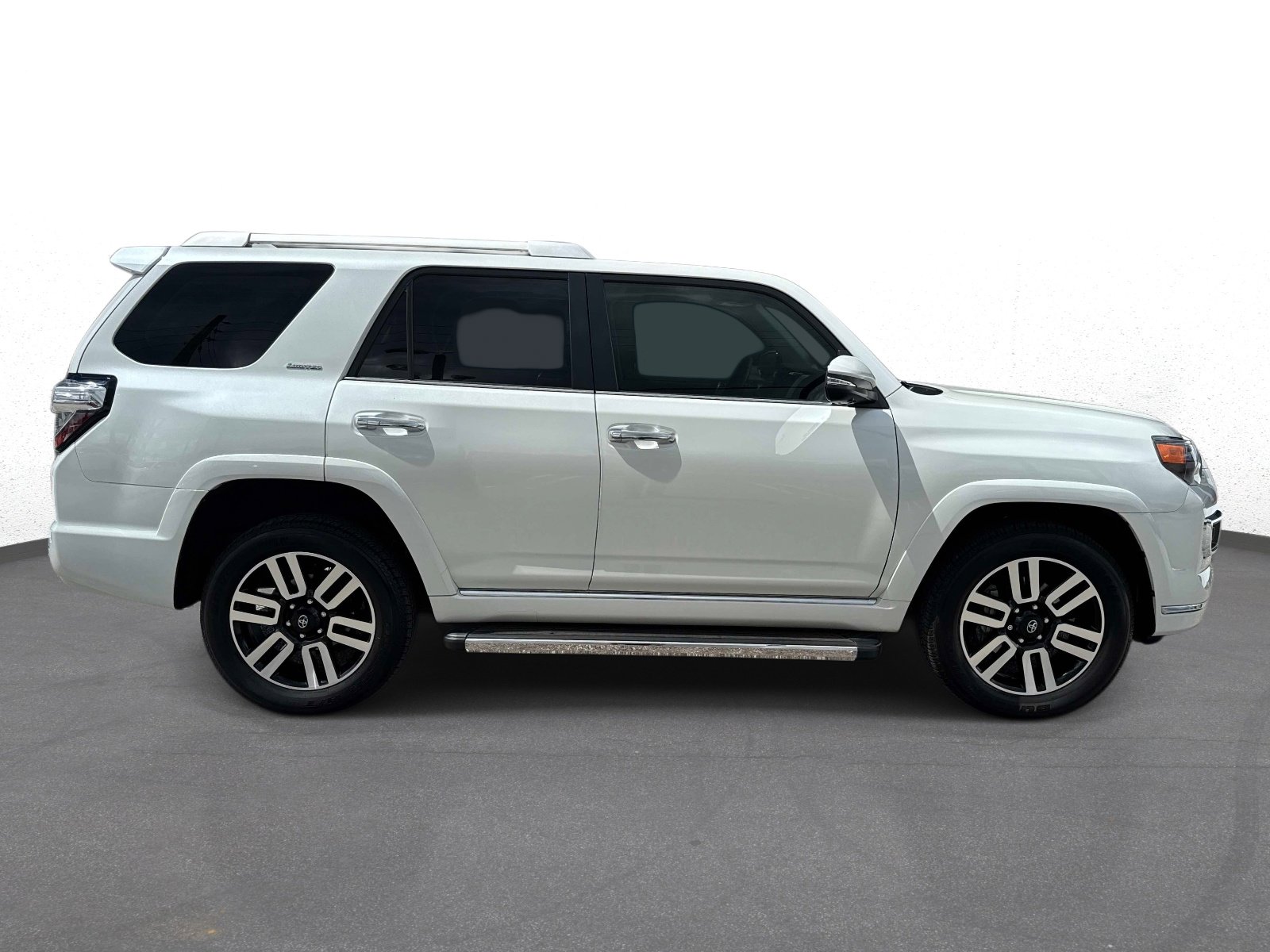 Used 2024 Toyota 4Runner Limited AWD/4WD image 2