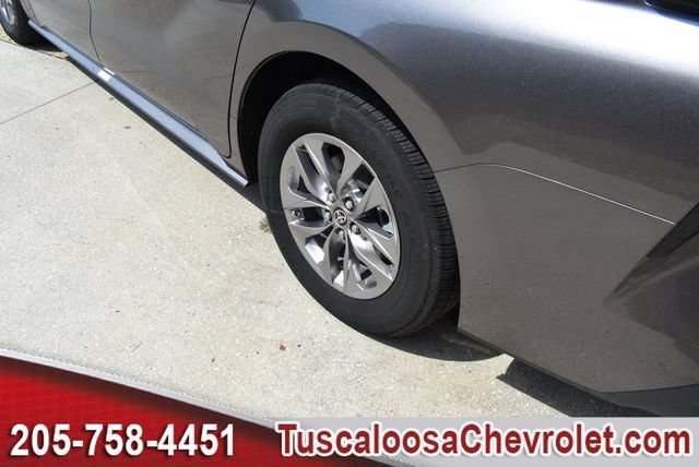 Used 2023 Toyota Sienna XLE FWD image 16