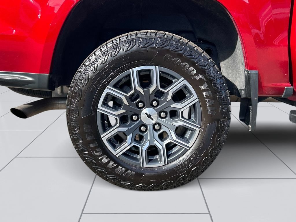 Used 2025 Chevrolet Colorado Z71 AWD/4WD image 11