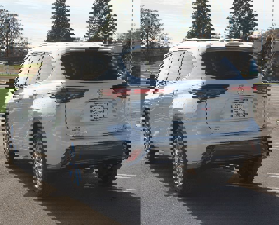 Used 2025 Toyota Highlander Limited image 17