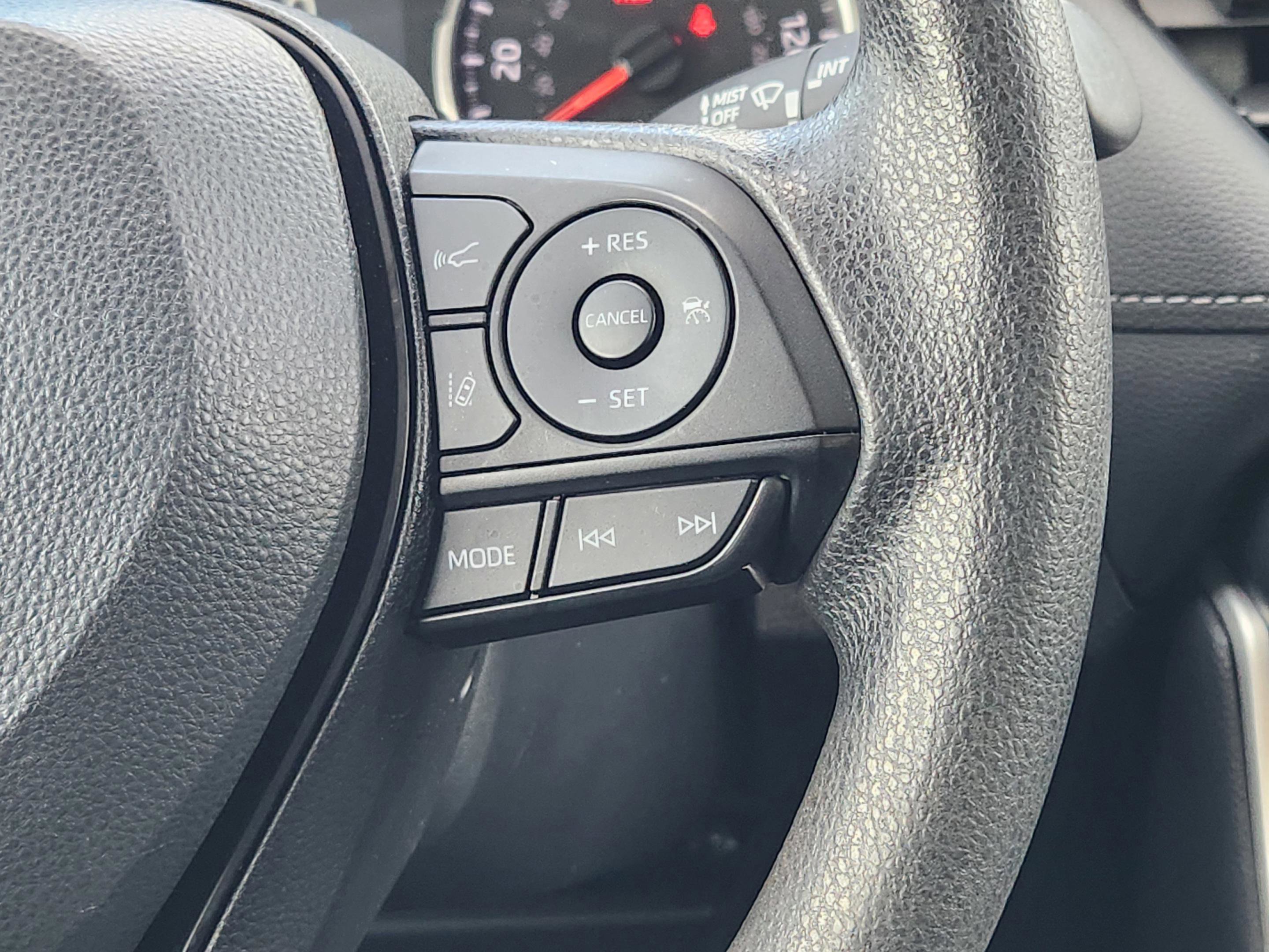 Used 2022 Toyota RAV4 XLE AWD/4WD image 29