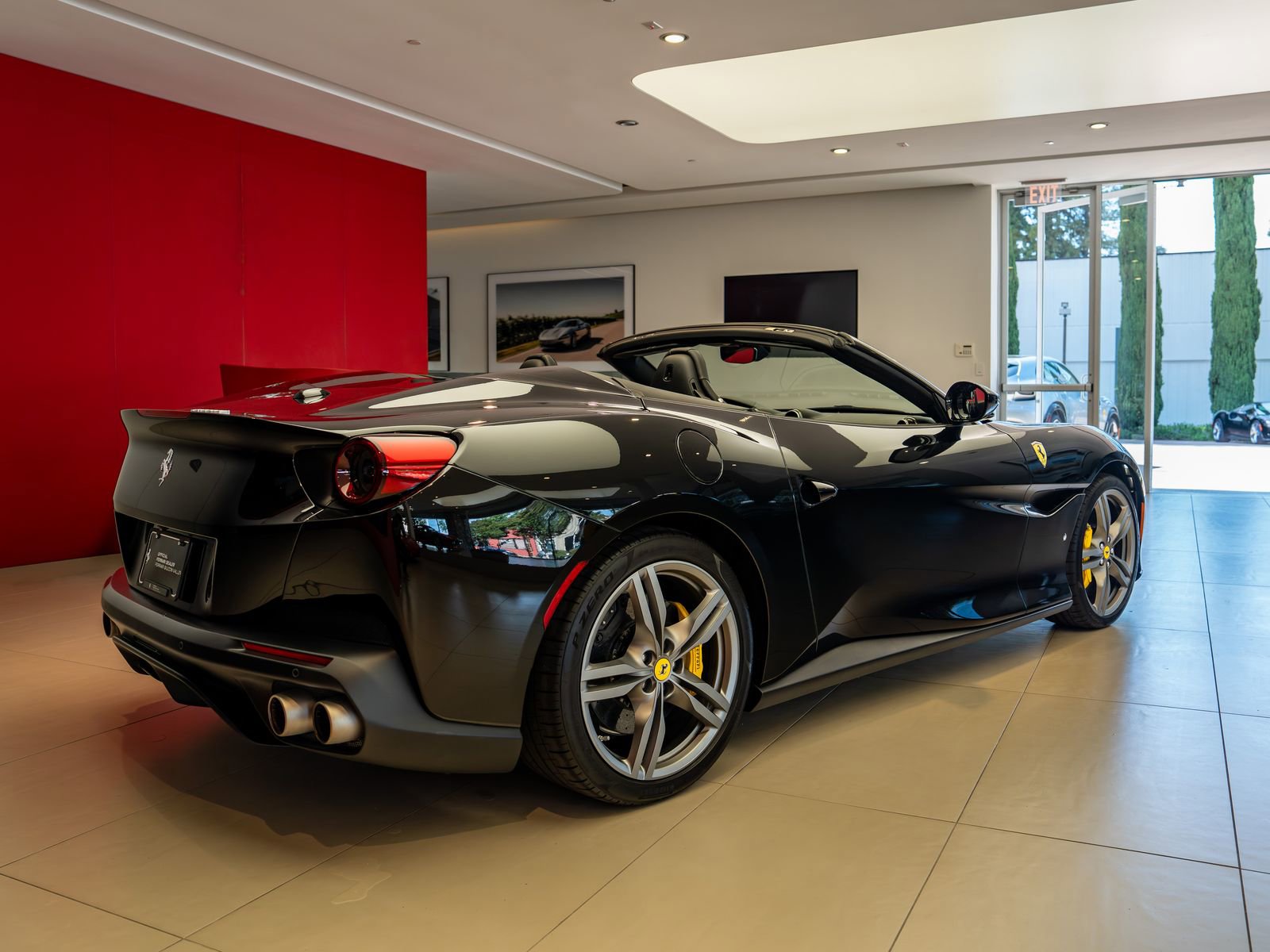 Used 2019 Ferrari Portofino RWD image 6