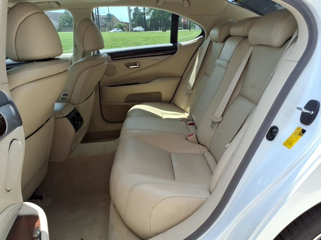 Used 2014 Lexus LS 460 w/ Comfort Package RWD image 25