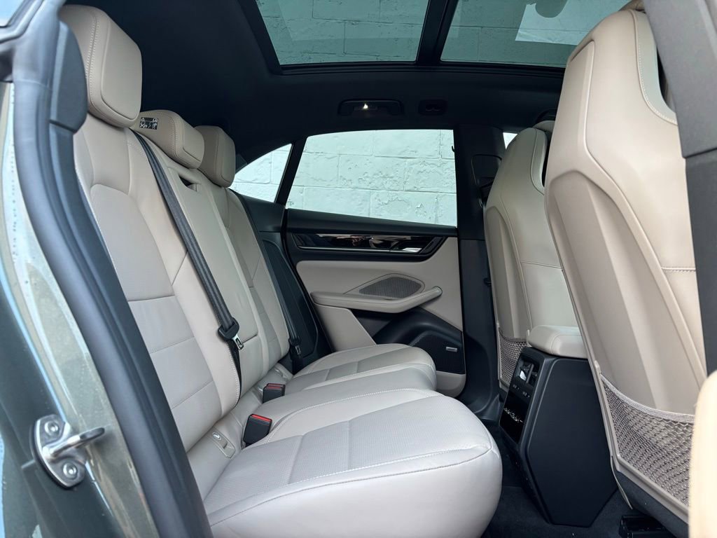 New 2025 Porsche Macan 4 Electric image 17