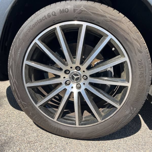 Used 2025 Mercedes-Benz GLS 580 4MATIC image 11