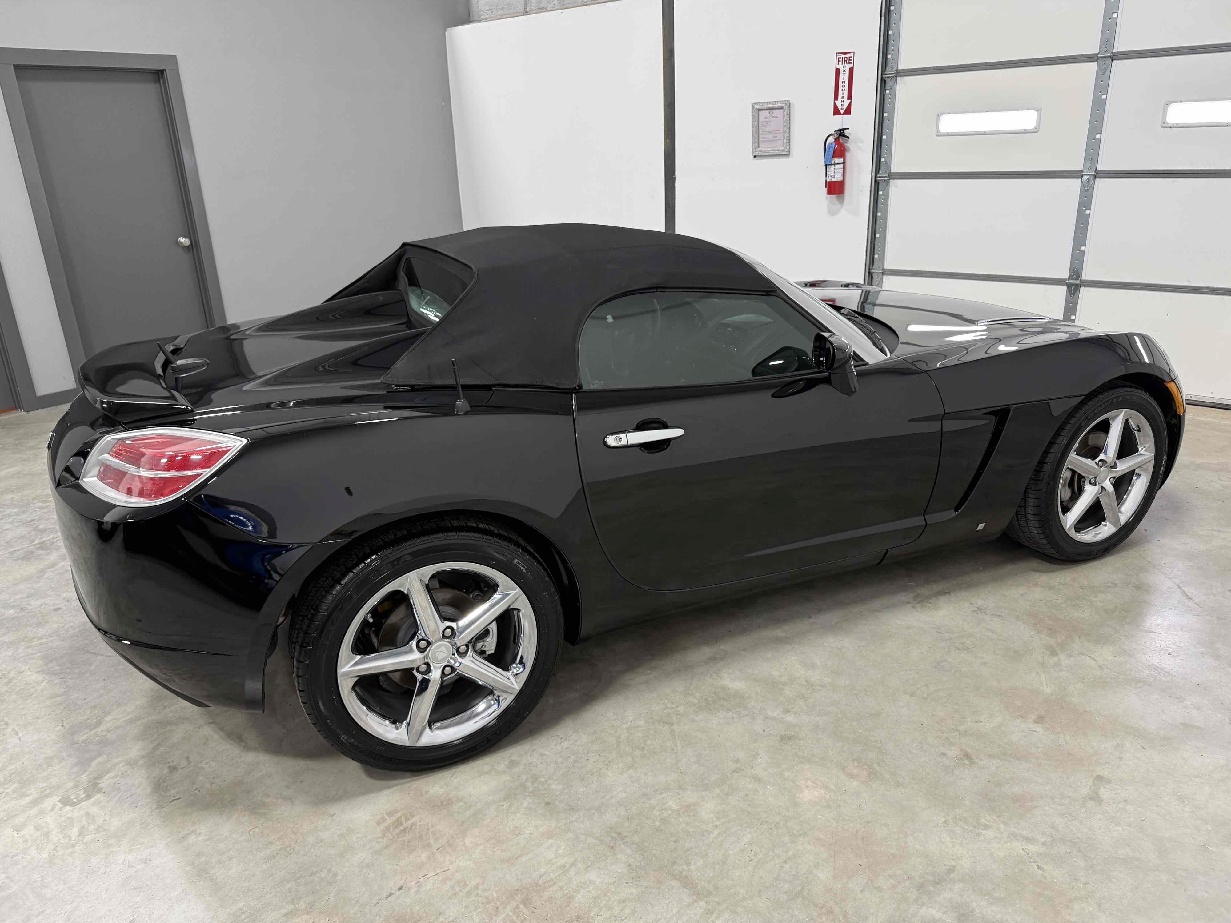 Used 2009 Saturn Sky w/ Premium Trim Package RWD image 4