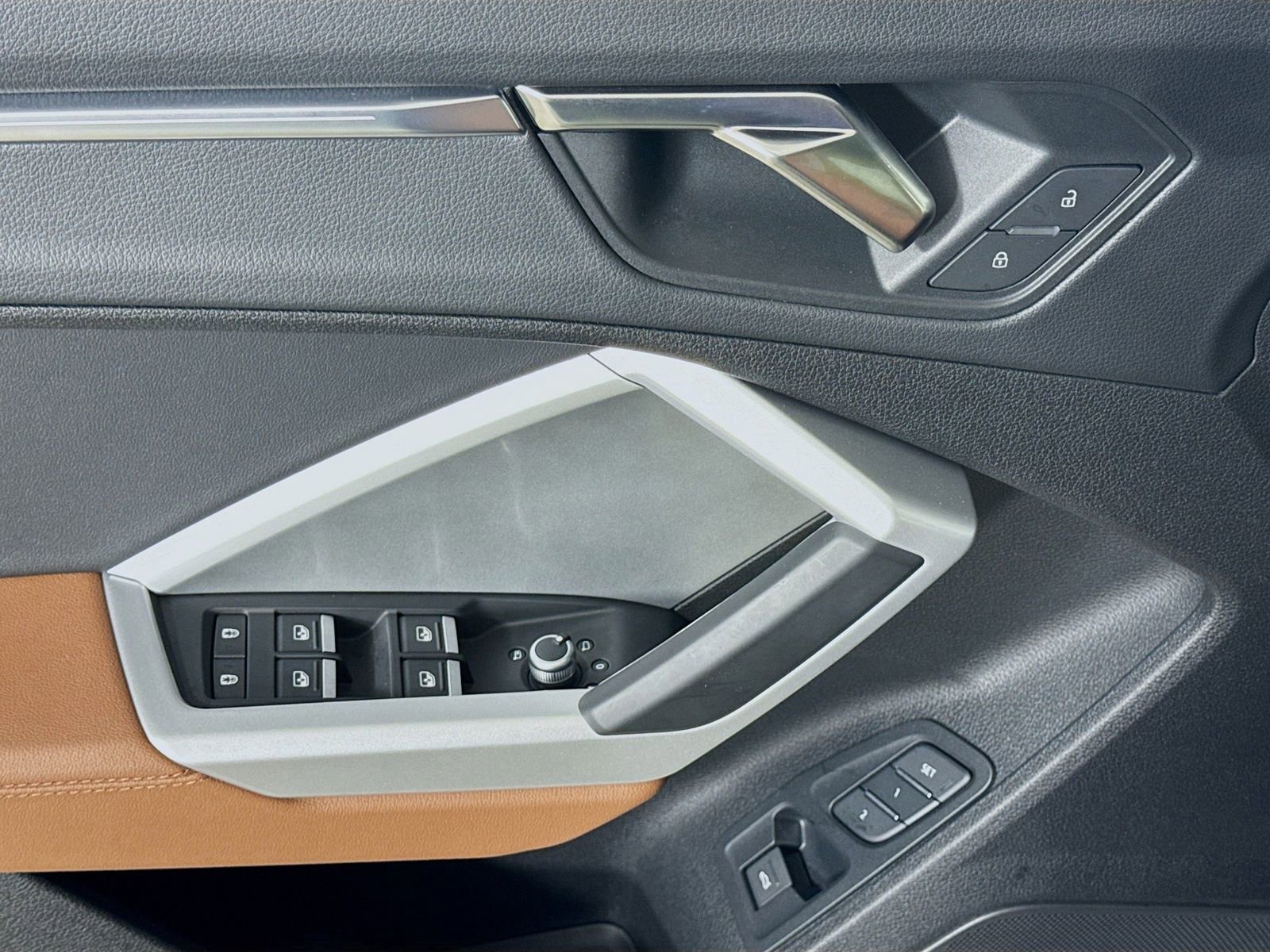 Certified 2025 Audi Q3 2.0T Premium Plus w/ Premium Plus Package image 11