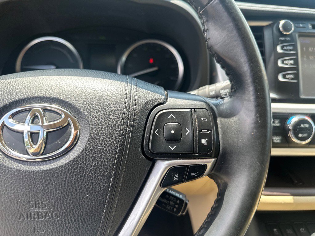 Used 2019 Toyota Highlander XLE image 11