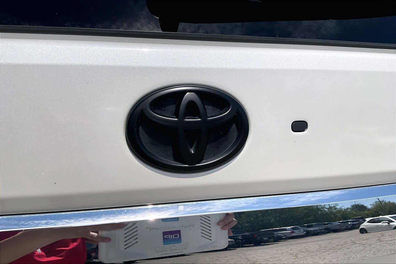 Used 2024 Toyota Sequoia Limited w/ Tow Technology Package AWD/4WD image 31