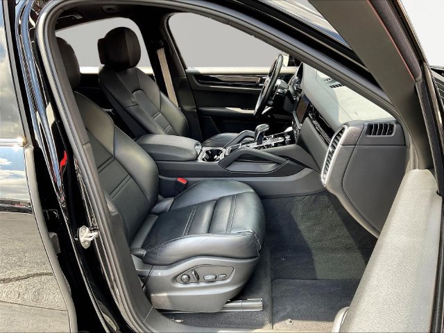 Used 2023 Porsche Cayenne S AWD/4WD image 30