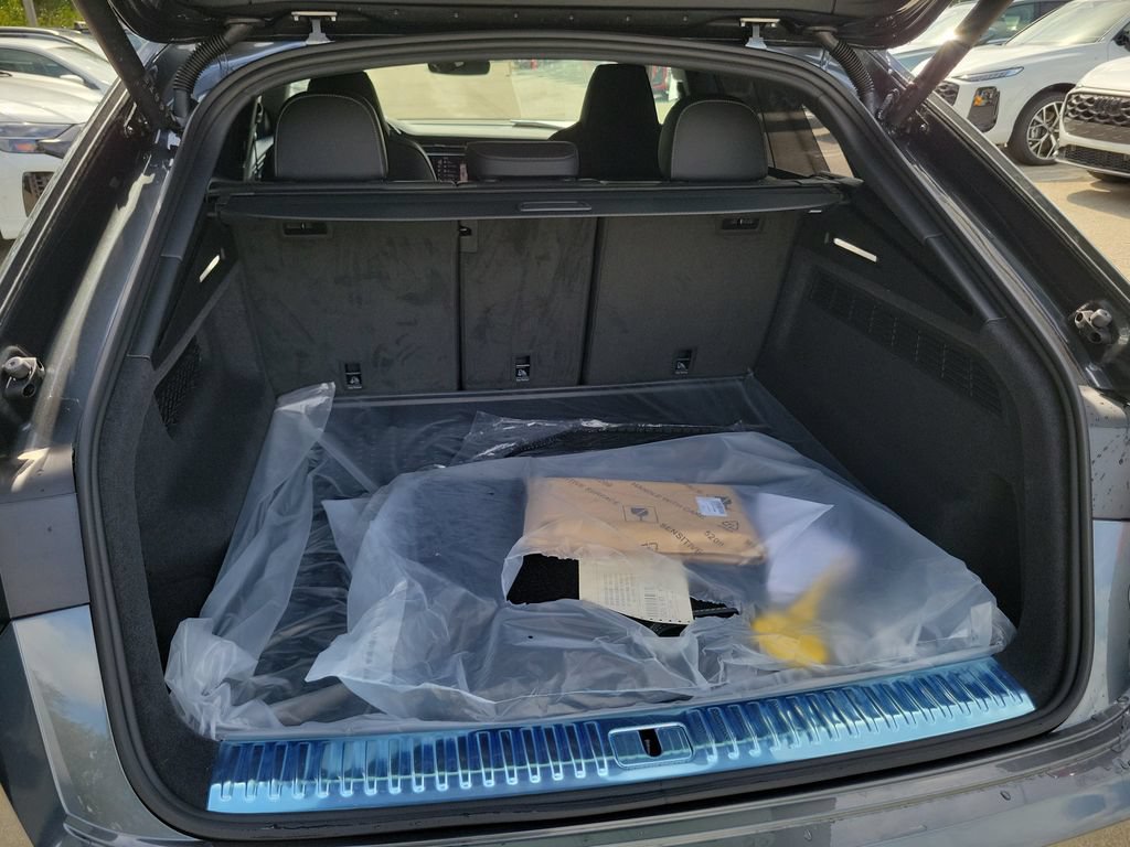 New 2026 Audi SQ8 Premium Plus AWD/4WD image 29