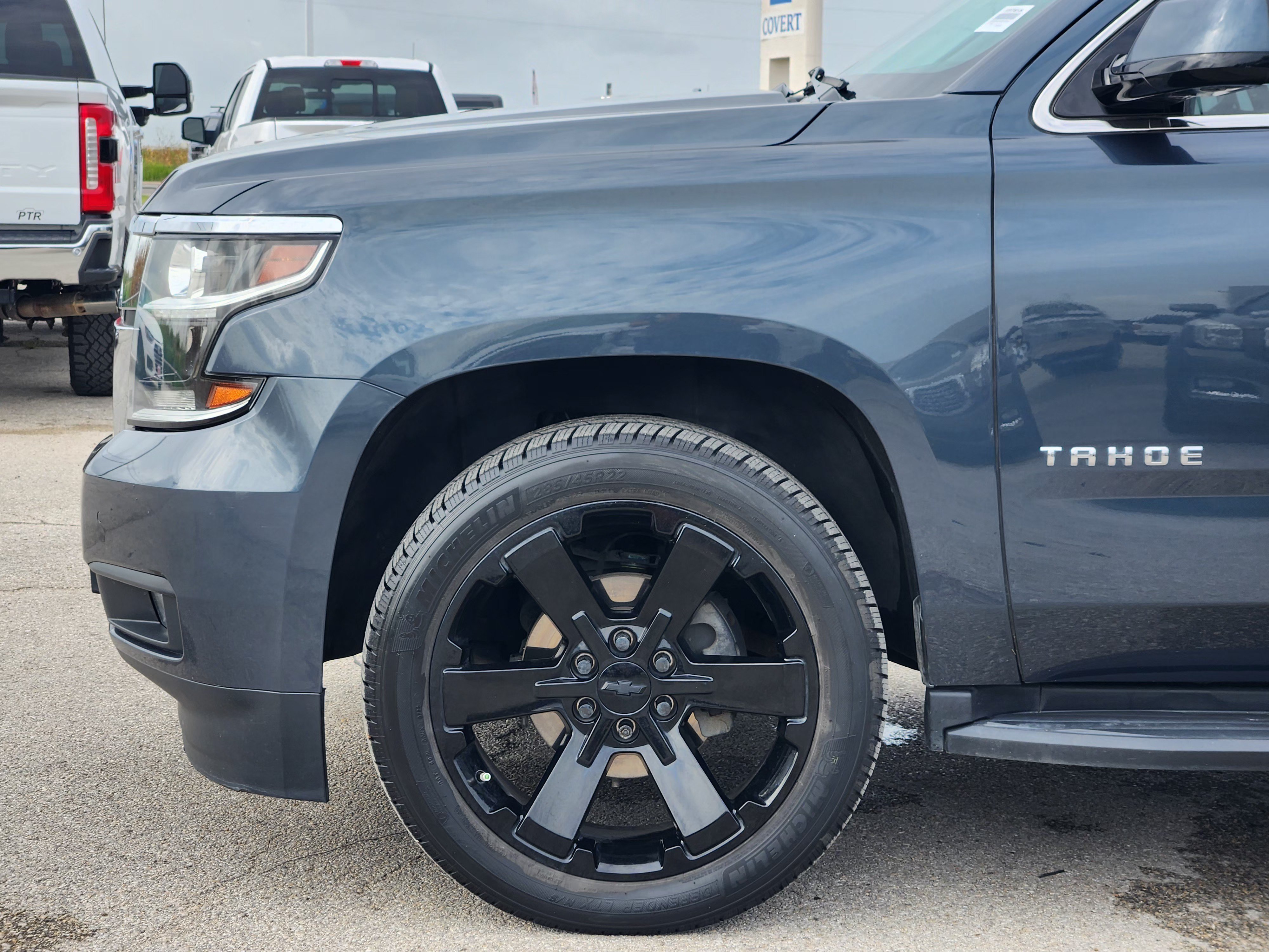 Used 2019 Chevrolet Tahoe LT w/ Luxury Package RWD image 9